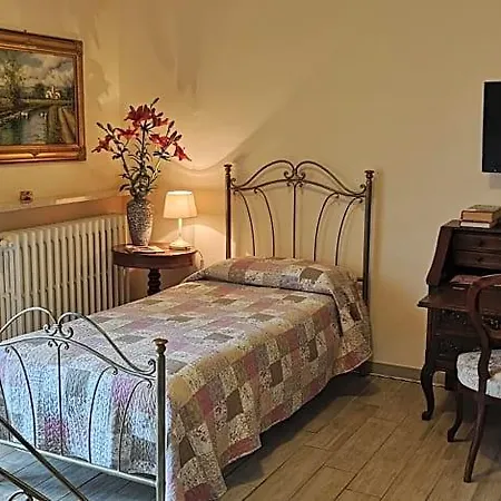 Paola E Francesco Bed & Breakfast 3*