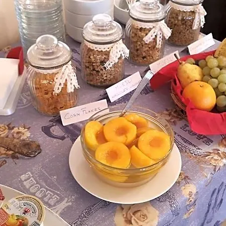 Paola E Francesco Bed & Breakfast 3*